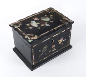 An antique tea caddy, papier-mâché inlaid with mother of pearl, circa 1840, 11cm high, 16cm wide, 12cm deep