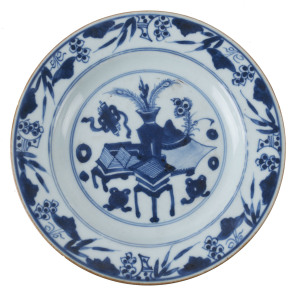 A Chinese blue and white porcelain plate with brown rim, Qing Dynasty circa 1750, ​22cm diameter