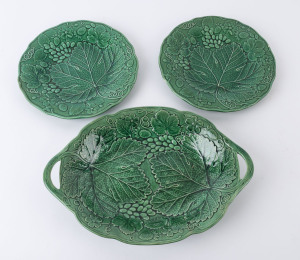 WEDGWOOD green majolica platter and two plates, 19th/20th century, impressed mark "Wedgwood, Made In England", (3 items), the platter 33.5cm across the handles