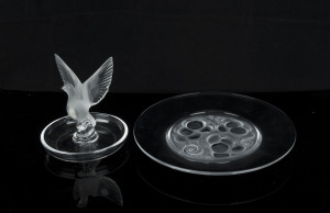 LALIQUE crystal ring tray and plate, late 20th century, engraved "Lalique, France", the plate 17.5cm diameter