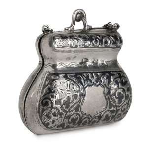 A Russian silver and niello coin purse with fitted silk interior, Moscow, early 20th century, 6.5cm wide