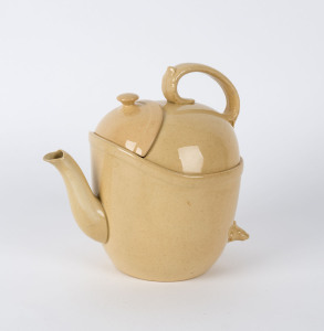 WEDGWOOD "SYP" English porcelain teapot, early 20th century, stamped "Wedgwood, Patent SYP Teapot, Chiswick, London, Registered No. 536554", 20cm high