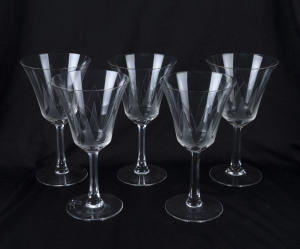 Five French Art Deco champagne flutes with hand engraved decoration, circa 1930, 16.5cm high