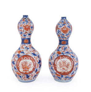 A pair of Chinese Imari porcelain double gourd shaped vases, 19th century, ​26.5cm high