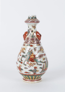 A Swatow Chinese porcelain vase with bat and antelope decoration, 17.5cm high