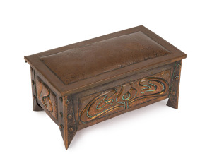 An English Arts and Crafts jewellery casket, hand beaten copper with red felt interior, circa 1900, 10cm high, 17cm wide, 9.5cm deep
