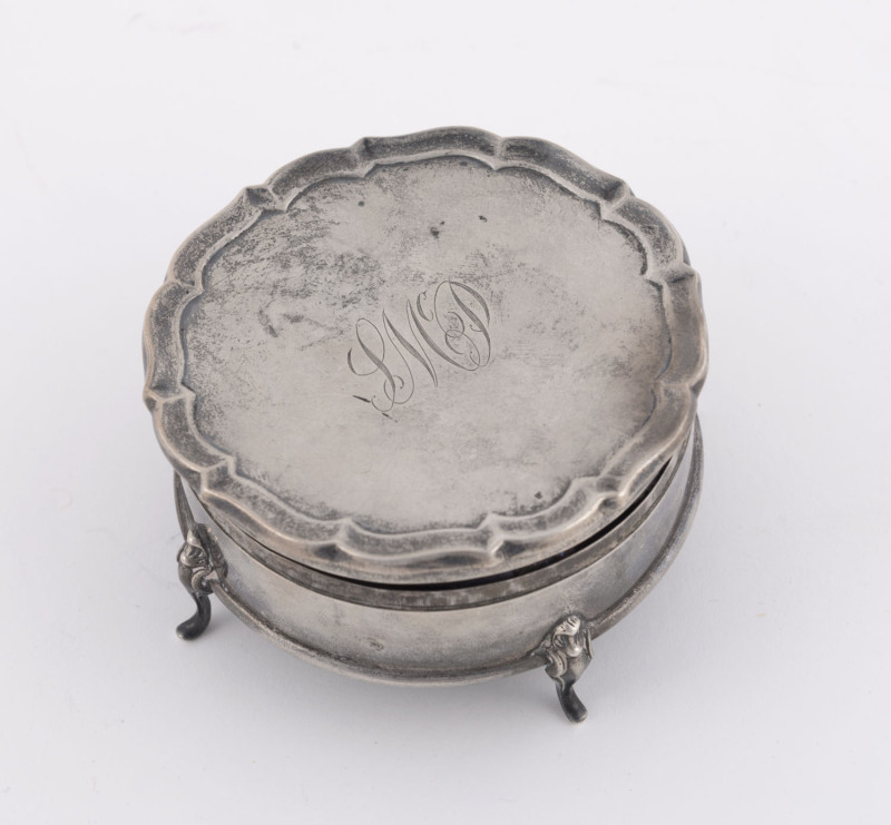 An English sterling silver circular jewellery box, by H. Matthews, Birmingham, circa 1913, ​4.5cm high, 8.5cm diameter