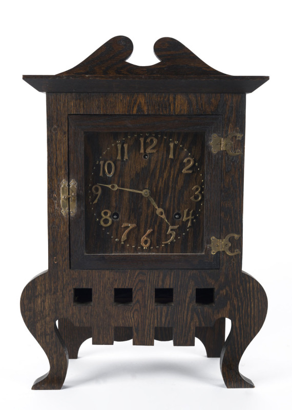 SESSIONS American Arts and Crafts 8 day mantel clock in oak case, circa 1910, 45cm high