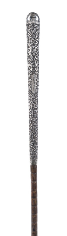 A fine walking stick with Malacca cane shaft and Indian Kutch silver handle, 19th century, ​101cm high