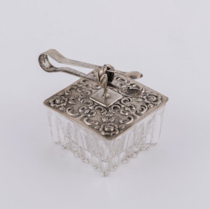 A German silver topped crystal pill box with accompanying tongs, 19th century, stamped "835", ​the tongs 5.5cm long