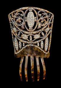 An Art Deco mantilla style cocktail hair comb, faux tortoiseshell celluloid adorned with diamantés, circa 1925, 22cm high