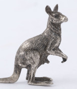 A silver kangaroo statue, circa 1900, ​7cm high, 126 grams - 4