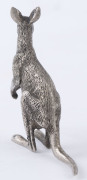 A silver kangaroo statue, circa 1900, ​7cm high, 126 grams - 5