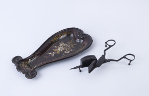 An antique French candle snuff and tray, hand-painted tin and iron, 19th century, the tray 23cm wide
