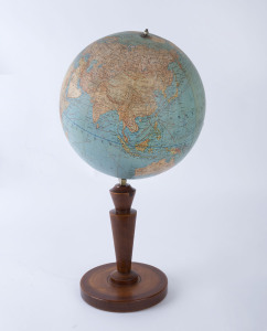 DIETRICH REIMERS ERD GLOBUS 10 inch globe on wooden base, circa 1929, 53cm high