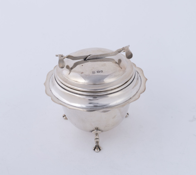 An English sterling silver sugar bowl with "S.O.S." Pascall's patent sugar nip lid with concertina scissor action, made by John Turton & Co. Sheffield, circa 1928, ​10cm high, 200 grams