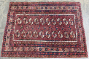 A hand-woven rug, Persian early 20th century, 140 x 104cm