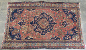 A hand knotted Persian rug, early 20th century, 195 x 127cm