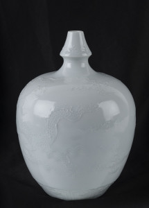 A Chinese blanc de Chine porcelain vase with phoenix and dragon motif, 20th century, 23cm high