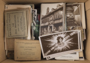 WORLD - Picture PostcardsGreat Britain: 1900s-40s array of black & white (majority) and coloured cards, mostly tourist types including famous historical characters & landmarks, buildings, castles, churches & cathedrals, resorts & coastal scenes, also a fe - 2