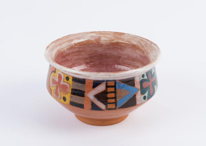 GUS McLAREN pottery bowl with hand-painted frieze, circa 1960s, signed "Gus McLaren", ​8cm high, 13cm diameter