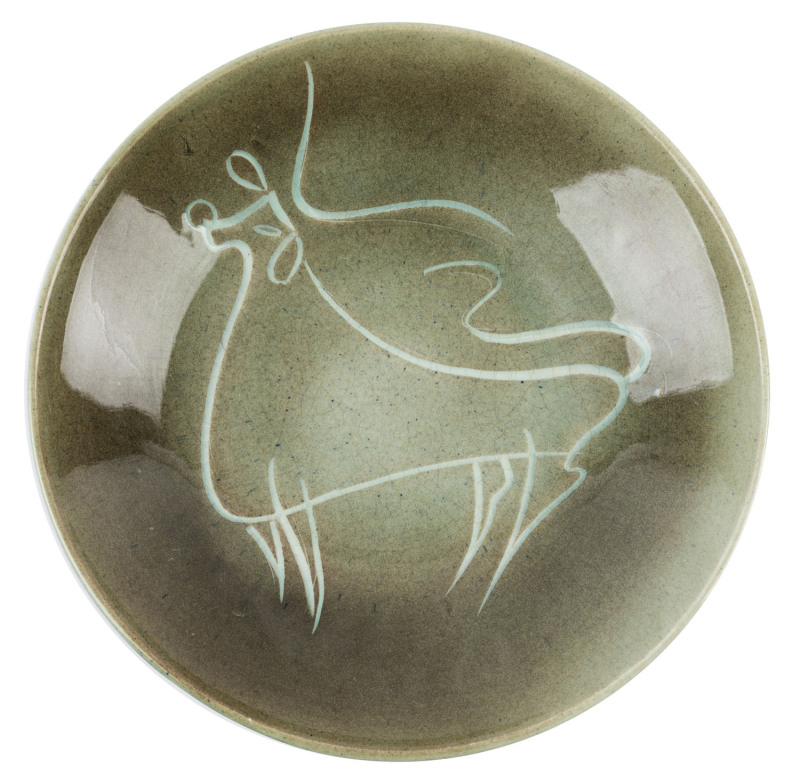 SYLHA Australian pottery fruit bowl with sgraffito bull decoration, signed "Sylha", ​30.5cm diameter