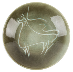 SYLHA Australian pottery fruit bowl with sgraffito bull decoration, signed "Sylha", 30.5cm diameter