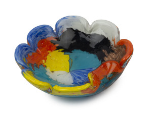 DINO MARTENS Oriente Murano glass scalloped shaped bowl for Aureliano Toso, circa 1952, ​5.5cm high, 17cm wide