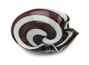 DINO MARTENS Filigree Murano glass scallop shell shaped bowl for Aureliano Toso, circa 1950's, 19cm wide