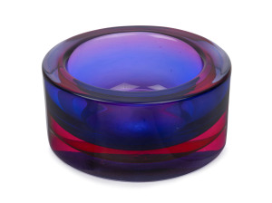 SEGUSO Sommerso glass bowl by Flavio Poli in red, blue and clear, circa 1950's, 6.5cm high, 15cm diameter