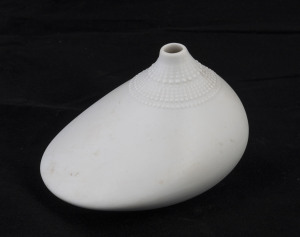 ROSENTHAL Studio-Linie egg shaped vase designed by TAPIO WIRKKALA, circa 1970s, stamped "Rosenthal Studio-Linie, Germany", 9cm high, 12cm wide