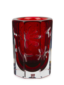 ORREFORS Ariel Swedish glass vase by Olle Alberius, circa 1991, engraved "Orrefors, 954390, Olle Alberius, EAI-91, Olle Alberius", 18cm high