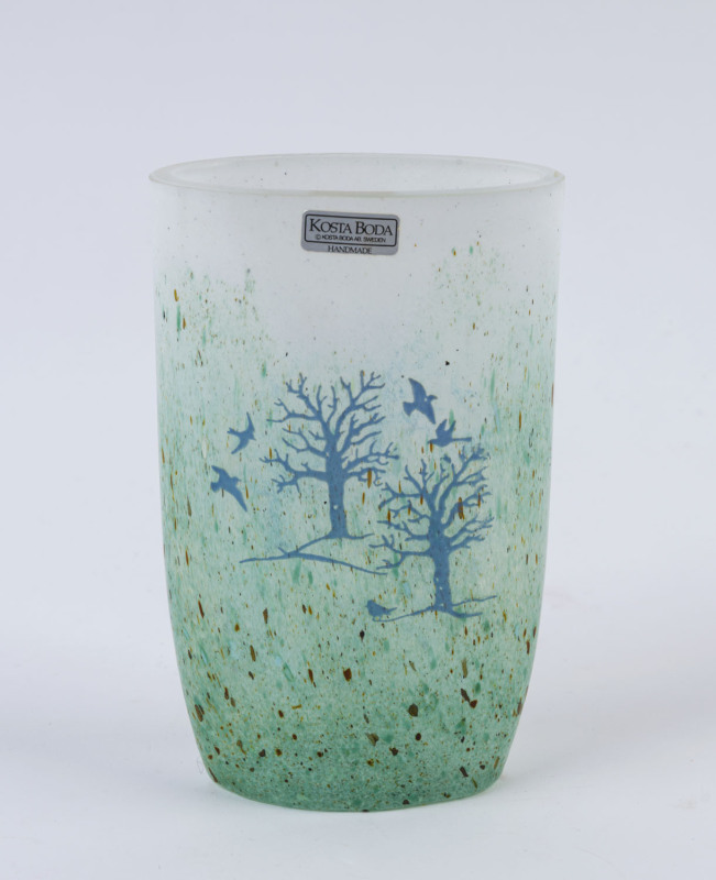 KOSTA BODA Swedish art glass vase with birds and trees designed by KJELL ENGMAN, original foil label "Kosta Boda, AB Sweden, Handmade", 15cm high