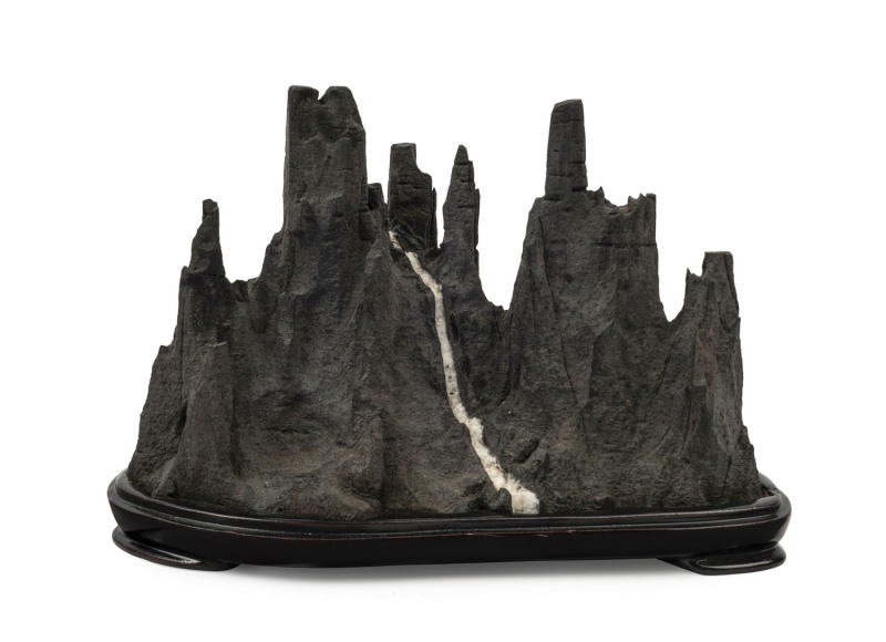 SEISEKI Japanese natural stone with craggy peaks and quartz vein, on wooden stand, 15cm, high 20cm wide