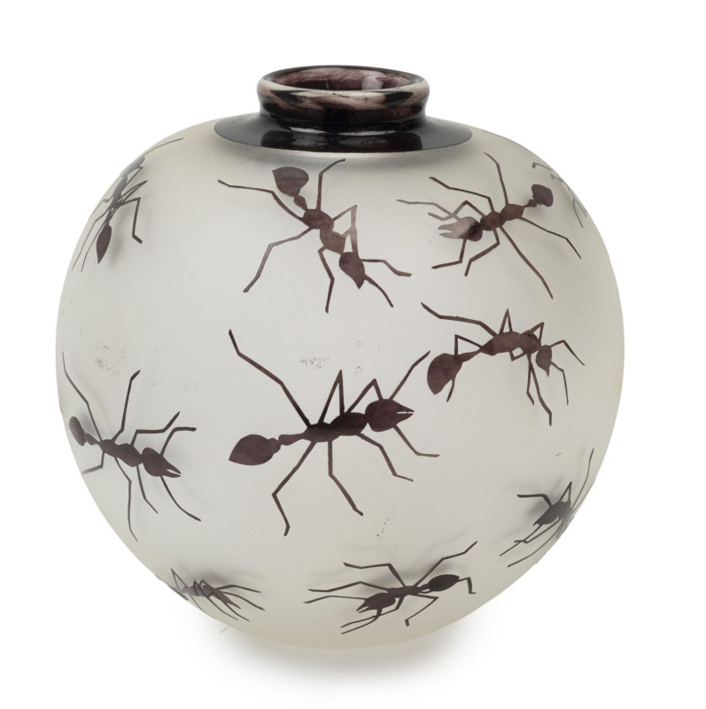 AMANDA LOUDEN (attributed), Australian cameo glass "Bull Ant" vase, ​14cm high