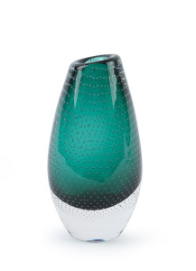 GUNNAL NYMAN green Sommerso and bubble glass vase for Nuutajarvi Lasi Oy, circa 1950's, 14cm high