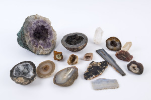 Fifteen assorted mineral and crystal specimens including amethyst cave and thunder eggs