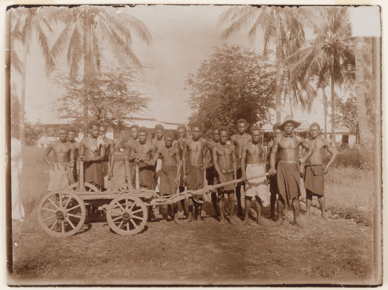 GERMAN NEW-GUINEA: circa 1912 group of 7 original images, several annotated in German on reverse; also one from Vanuatu. One titled "Herbertshohe, d. 19.II.1912", another "Neu Mecklenburg" and another "Polizeisoldaten transportieren Banholz, Herbertshohe