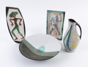 Italian pottery bowl, jug and two wall plaques, mid 20th century, (4 items), the bowl 26cm diameter