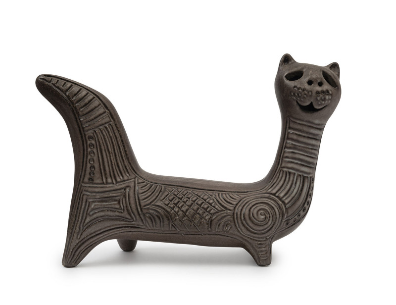 McLAREN pottery cat statue, circa 1960s, incised "McLaren", ​16cm high, 23cm long