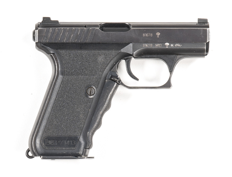 HECKLER & KOCH MOD P 7 M 13 S.A PISTOL: 9x19; 13 shot mag; 102mm (4") barrel; vg bore; std sights, H&K address & markings to slide; vg profiles & clear markings; blacked finish to slide & frame with a few v. minor marks; fitted with stippled black plastic