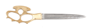 EASTERN COMMANDO BRASS HILTED KNUCKLE KNIFE: 6¼" tapered double edged blade with a grey patina & shallow groove to the back edge; mellow finish to brass grip; o/a vg cond. Circa WWII L/R