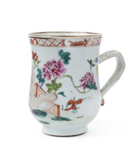 A Chinese familler rose porcelain tankard, Chien Lung period, 18th century, 12cm high