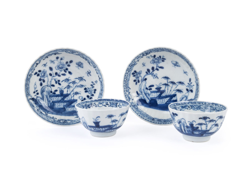 A pair of Chinese blue and white export porcelain tea bowls and saucers, mid 18th century, (4 items), ​the saucers 13.5cm diameter