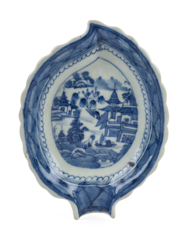 A Chinese blue and white porcelain leaf shaped spoon dish, circa 1780, ​18cm wide