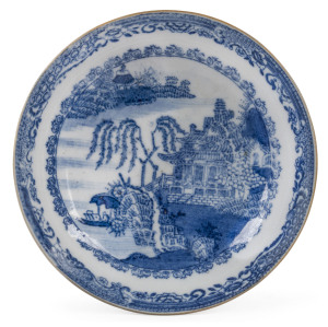 A Chinese blue and white export porcelain dish with brown rim, circa 1760, 13cm diameter
