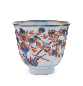 A Chinese porcelain tea bowl, late 18th century, 7cm high