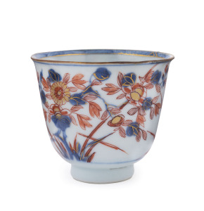A Chinese porcelain tea bowl, late 18th century, ​7cm high