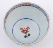 A Chinese porcelain tea bowl, circa 1770, ​4cm high, 7cm diameter - 2