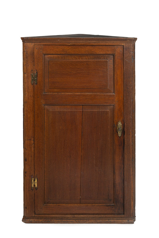 A Georgian oak corner cupboard fitted with six shelves, late 18th century, 124cm high, 78cm wide, 44cm deep